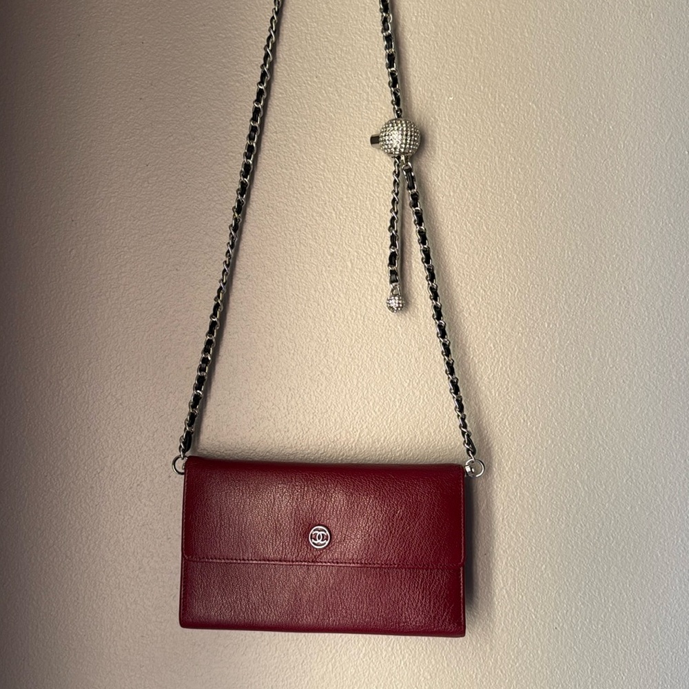 (SALE) Rare Find! CHANEL Wine Color Silver Interlocking CC Wallet - Picture 10 of 17